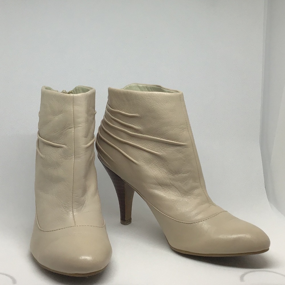 NIne West Beige “IDINAO” Beige Short Bootie